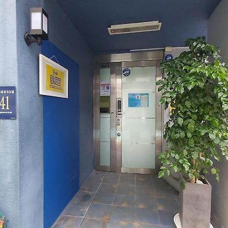 Buzz Guesthouse Hostel Seoul Bagian luar foto