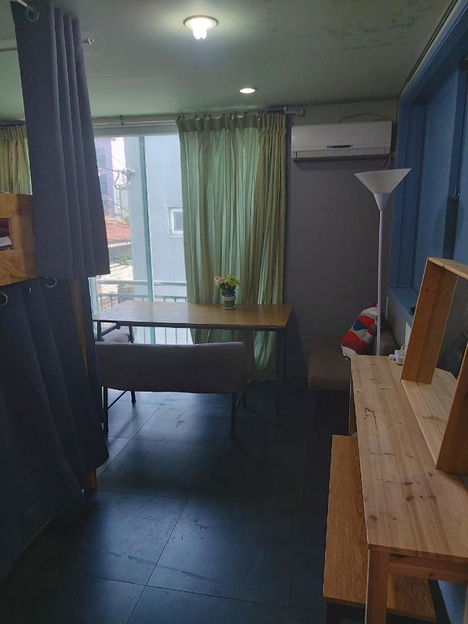 Buzz Guesthouse Hostel Seoul Bagian luar foto