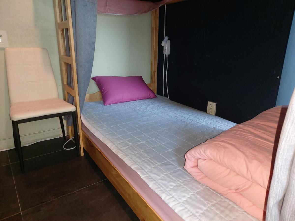 Buzz Guesthouse Hostel Seoul Bagian luar foto