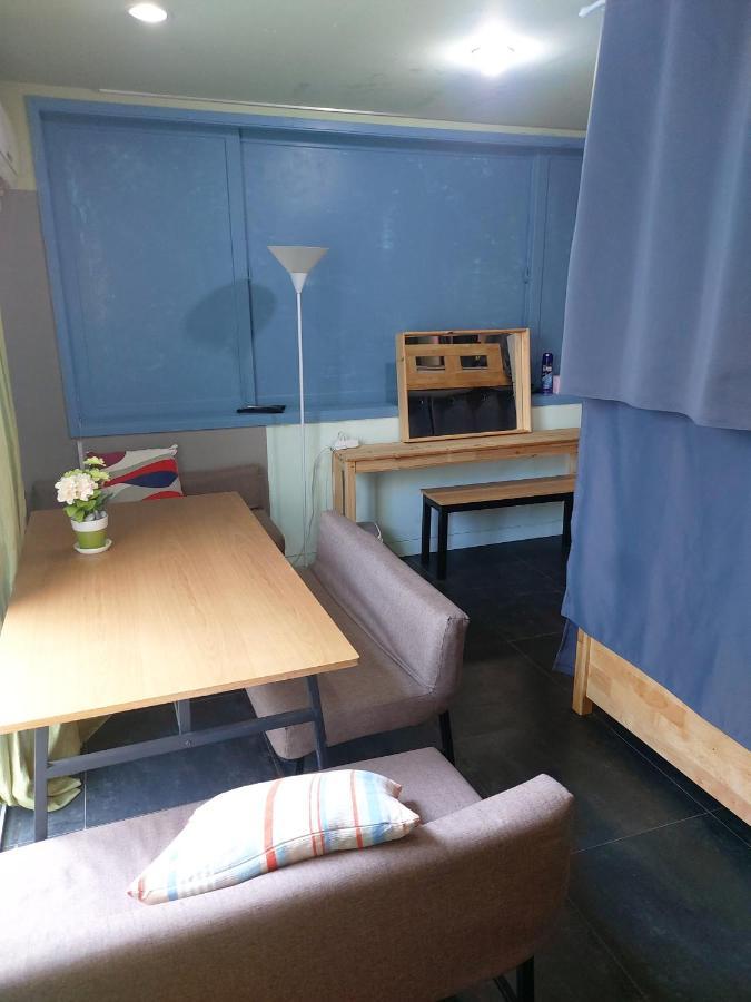 Buzz Guesthouse Hostel Seoul Bagian luar foto