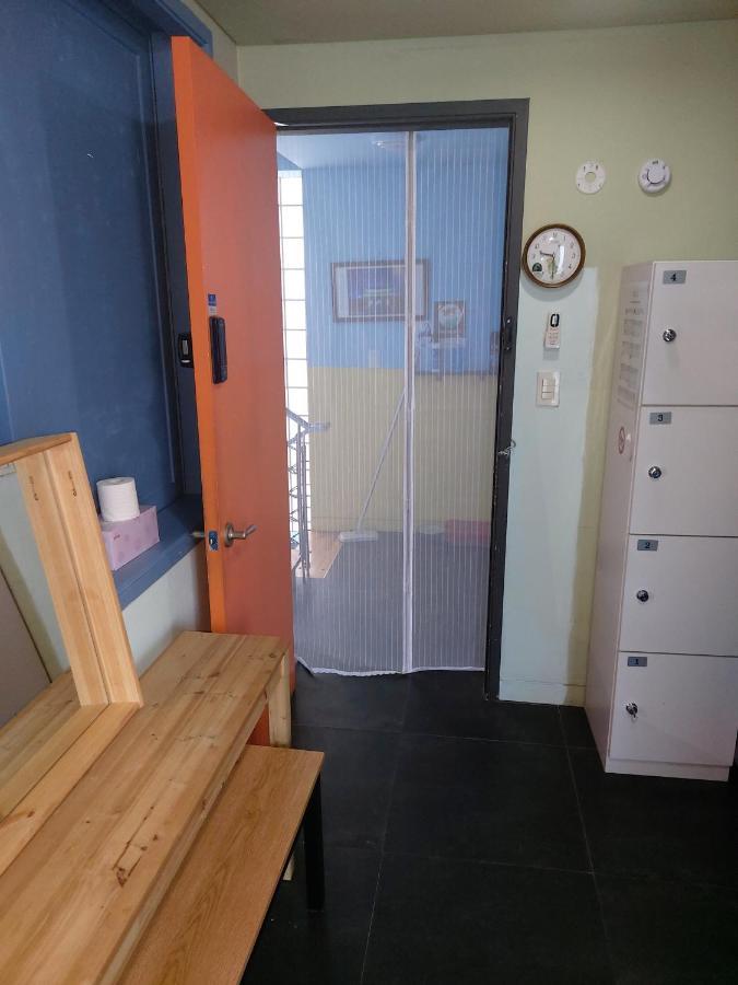 Buzz Guesthouse Hostel Seoul Bagian luar foto