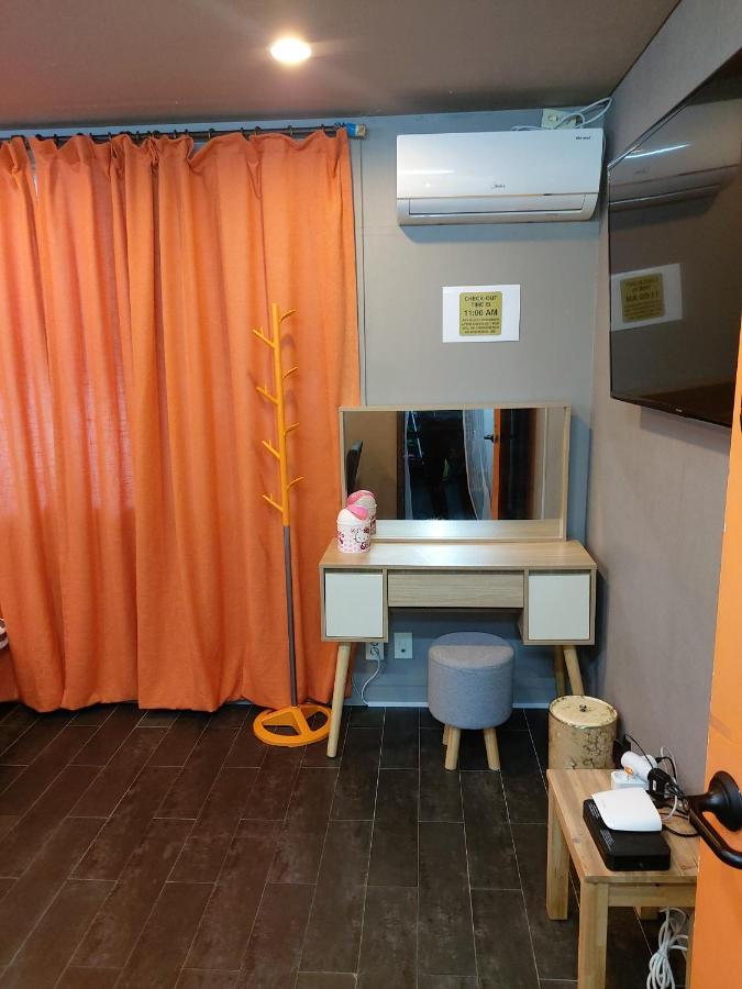 Buzz Guesthouse Hostel Seoul Bagian luar foto
