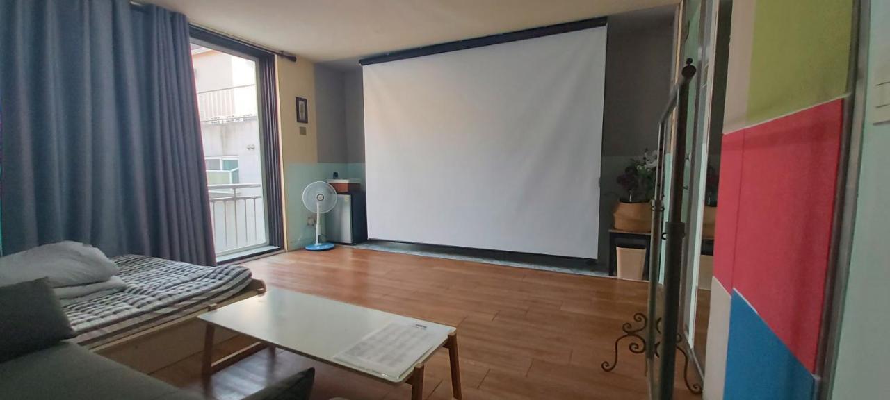 Buzz Guesthouse Hostel Seoul Bagian luar foto