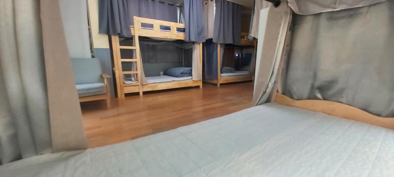 Buzz Guesthouse Hostel Seoul Bagian luar foto