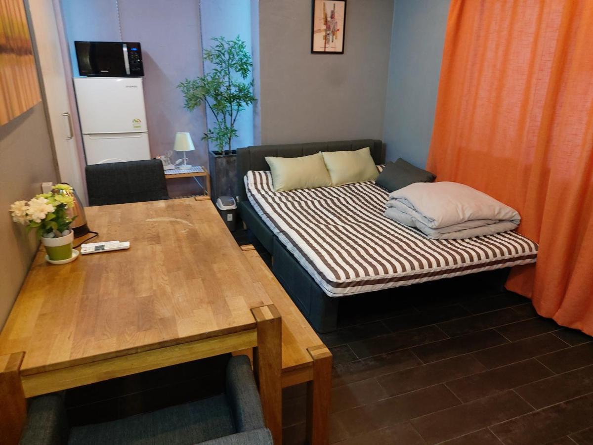 Buzz Guesthouse Hostel Seoul Bagian luar foto