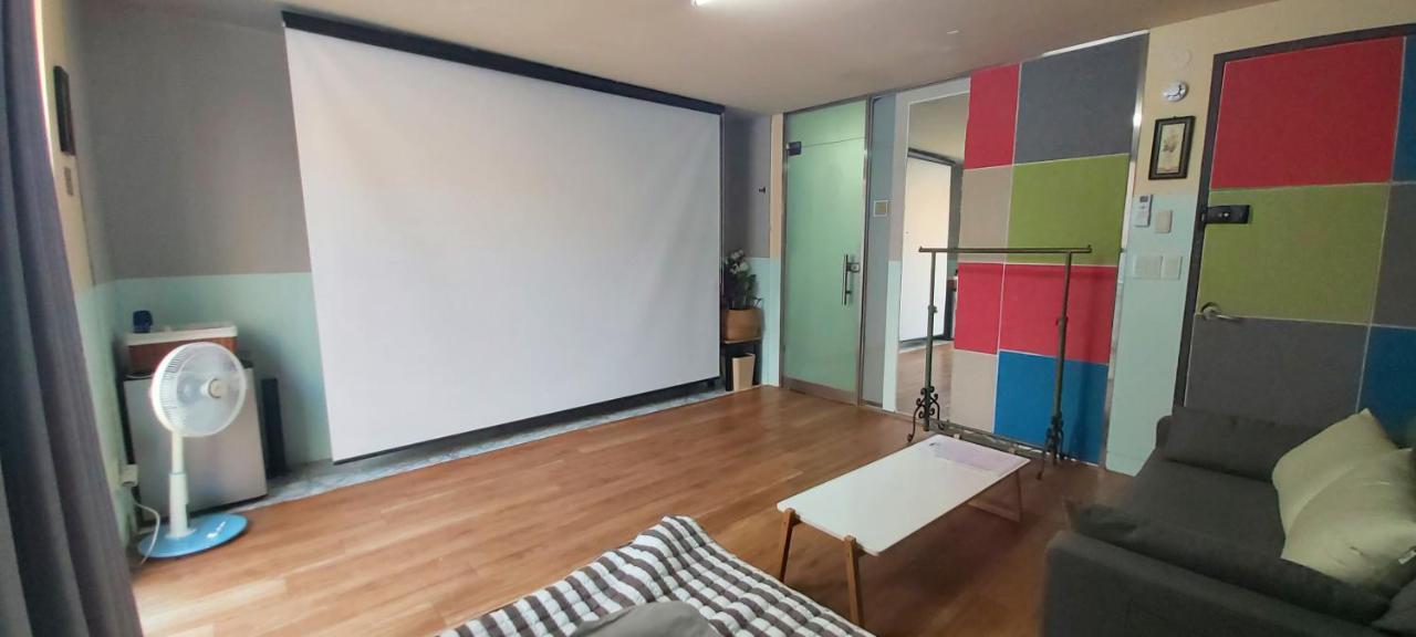 Buzz Guesthouse Hostel Seoul Bagian luar foto